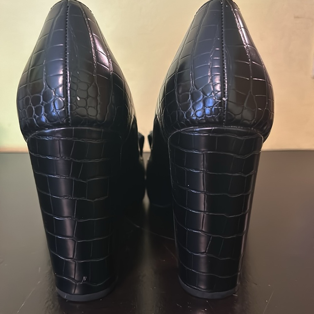 Like New Charles, By Charles David Studded Pumps - image 4